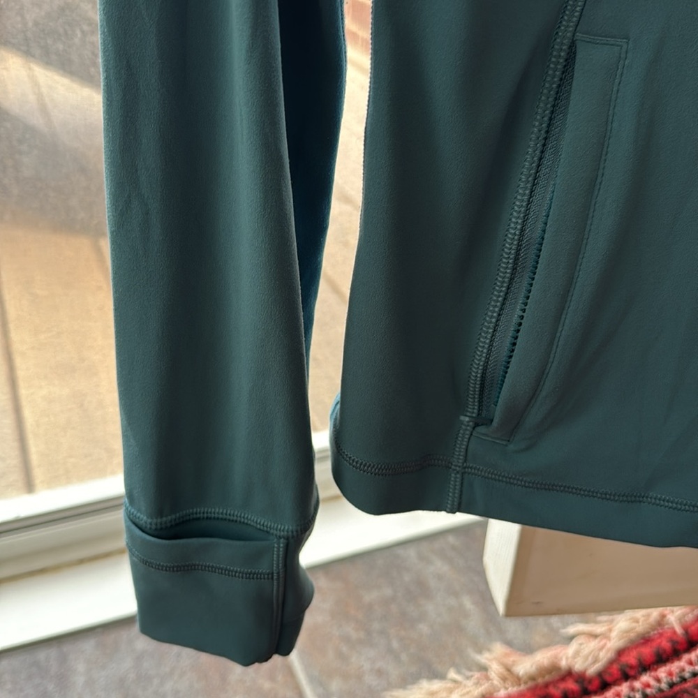 EUC- Lululemon Define hooded jacket. Teal. Size 8. - Picture 7 of 10